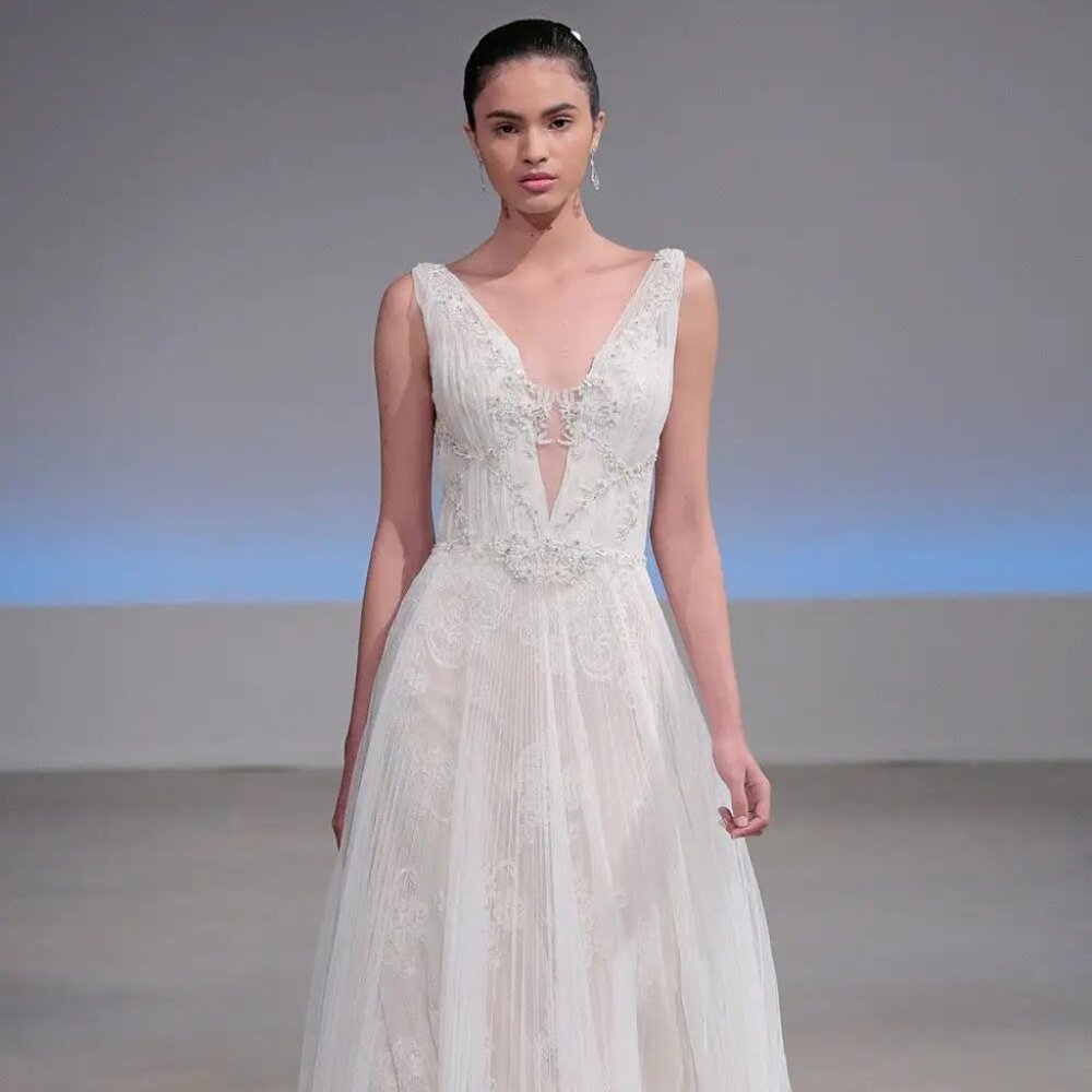 Isabelle Armstrong Willow Wedding Dress Sz 10 Lace, Beads, Tulle Bridal Gown